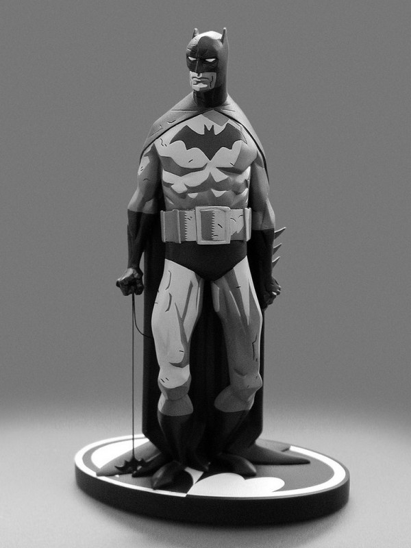 Batman - Black and White Statue by Mike Mignola - DC Direct